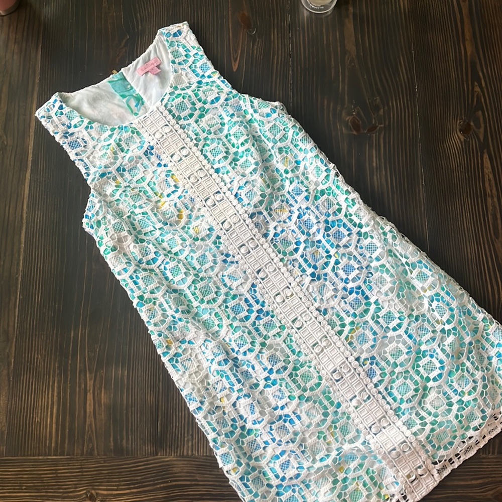 Lilly Pulitzer lace covered shift dress 👗